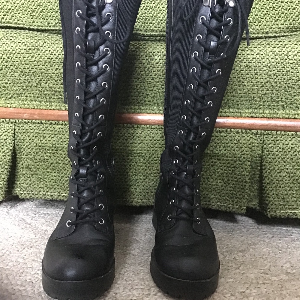 Women’s Crown Vintage Knee High Lace Up Boots ,zipper on side, size 7 1/2
